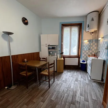Studio La Bourboule, 1 Piece, 2 Personnes - Fr-1-667-39 Apartamento